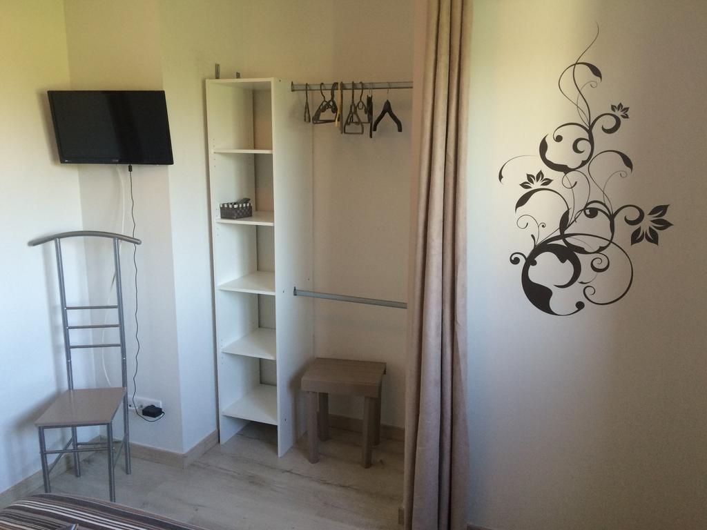 Gite Le Petit Pied-A-Terre La Chapelle-Saint-Sauveur  Екстер'єр фото