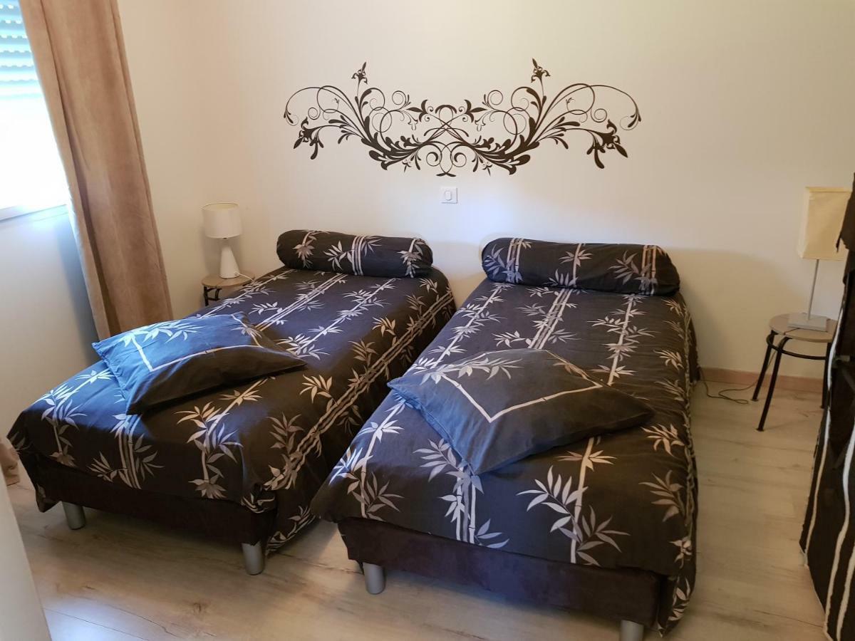 Gite Le Petit Pied-A-Terre La Chapelle-Saint-Sauveur  Екстер'єр фото